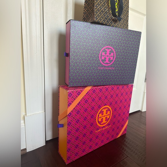TORY BURCH Gift Boxes (Various Sizes - PRICE PER ITEM) - Picture 3 of 3
